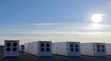 Контейнеры системы накопления энергии с функцией grid-forming на объекте в Монголии на рассвете