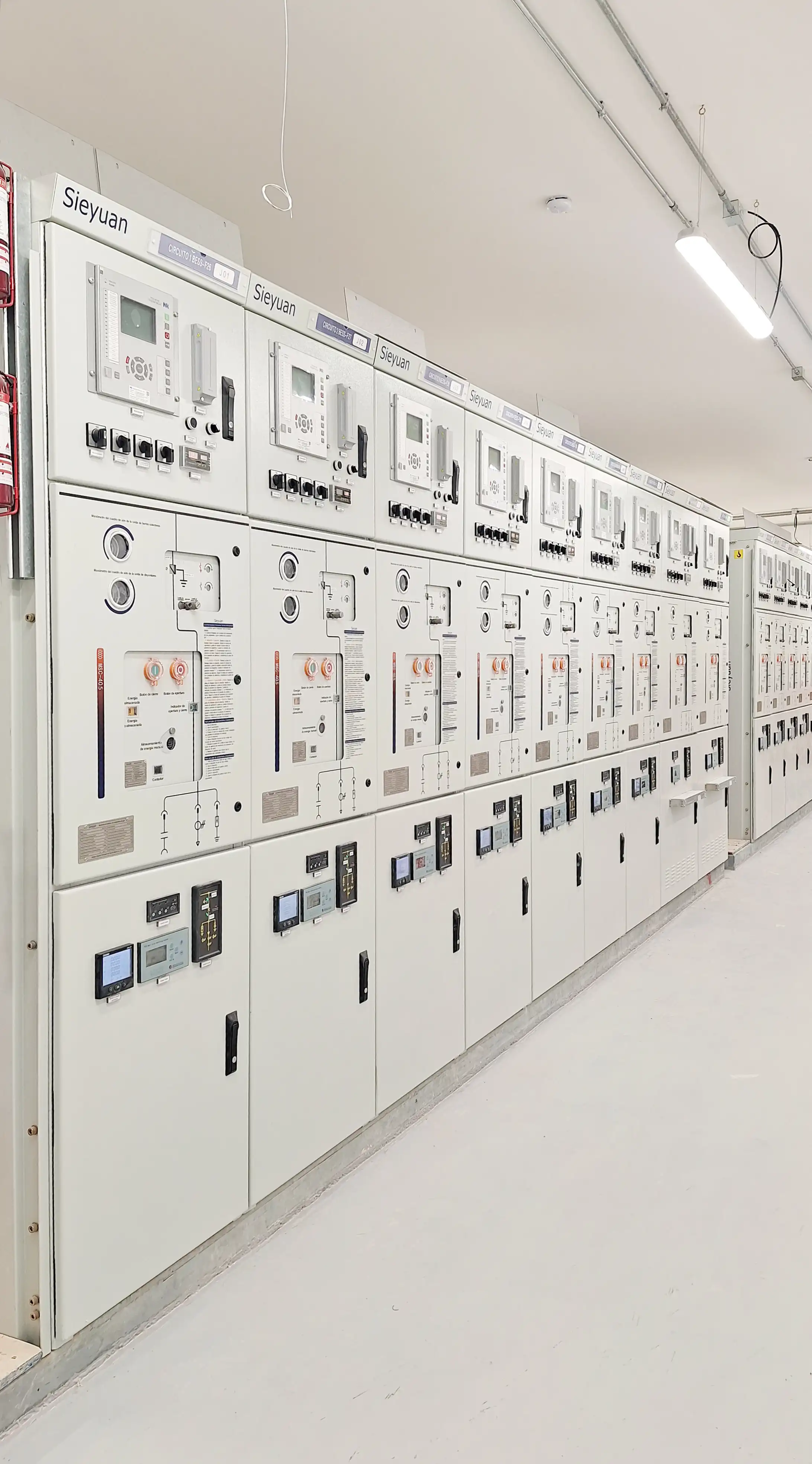 Комплектные распределительные устройства с элегазовой изоляцией 40,5 кВ, поставленные на подстанции Atlas Estepa и Crucero в Чили